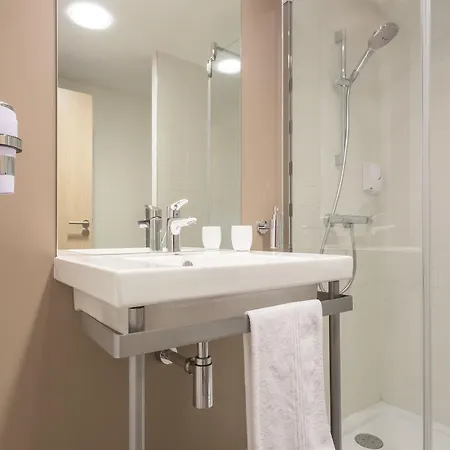 Akena Reims 3* Bezannes