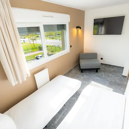 Готель Akena Reims 3*