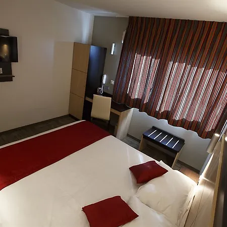 호텔 Akena Reims 3*
