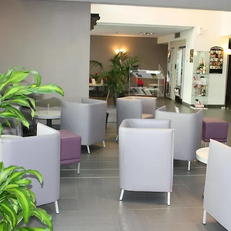Akena Reims 3* Bezannes